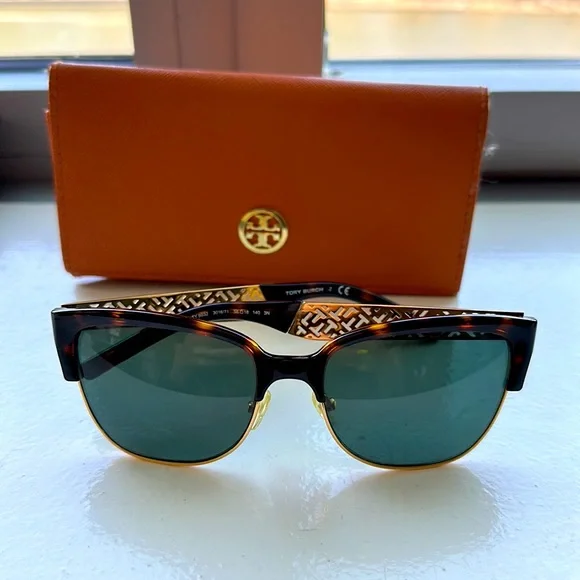 Tory Burch | Accessories | Tory Burch Wayfarer Sunglasses  display picture 2